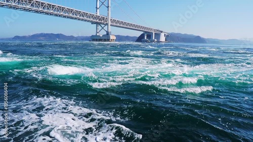 鳴門の渦潮（徳島県鳴門市）