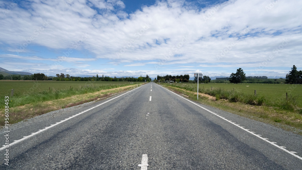 Fototapeta premium New Zealand Road Under Clear Skies