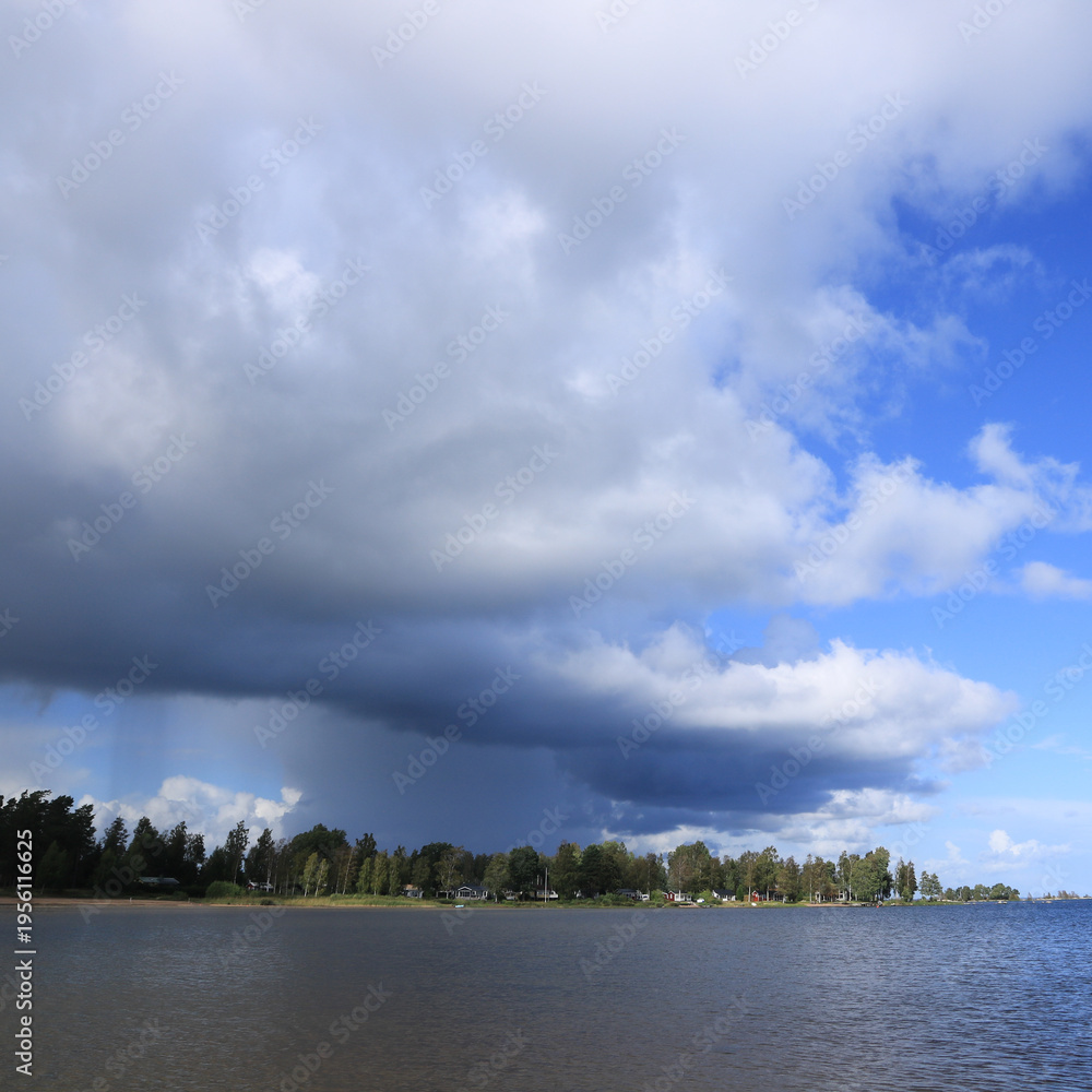 Obraz premium Cloud burst over Lake Vanern, Vita Sandar, mellerud, Sweden.