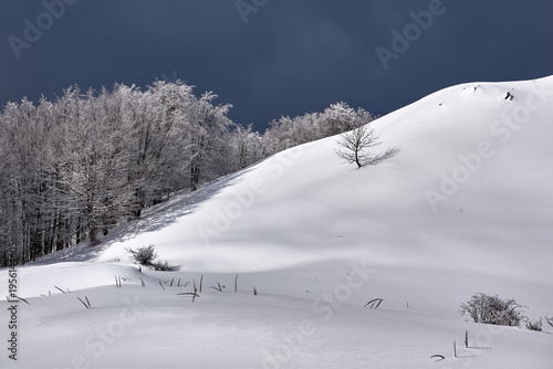 Gran Sasso d'Italia sotto una nevicata di primavera e delicato tramonto - Prati Di Tivo -Pietracamela