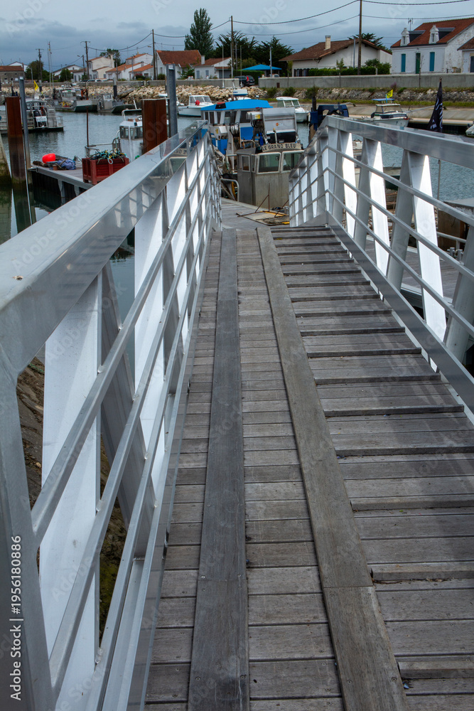 Obraz premium Oyster farming harbour and docks - Ile d'Oleron - Charente-Maritime - Nouvelle Aquitaine - France