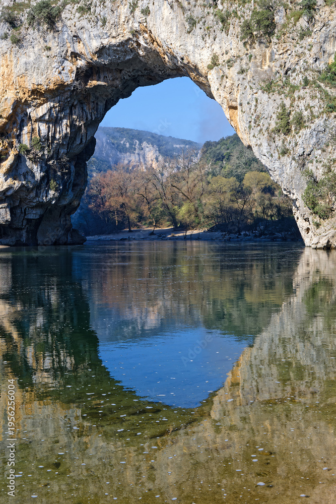 Fototapeta premium Perfect circle of Pont d'Arc, the most famous landscape of the Gorges de l'Ardeche