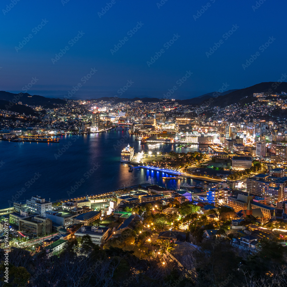 Obraz premium Magical hour night view of Nagasaki city and harbor from Mt. Nabekanmuri Park.