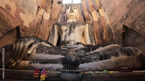 The video's natural background depicts the atmosphere of the ancient Sukhothai Historical Park, an educational site featuring ancient Buddha statues and pagodas.