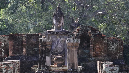 The video's natural background depicts the atmosphere of the ancient Sukhothai Historical Park, an educational site featuring ancient Buddha statues and pagodas.