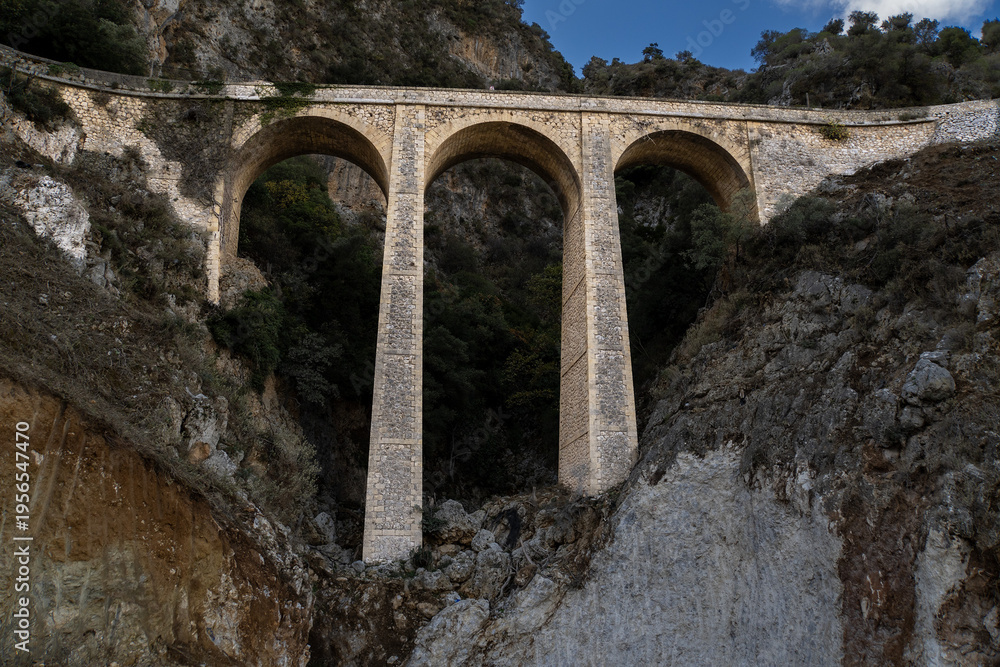 Naklejka premium Simas Bridge