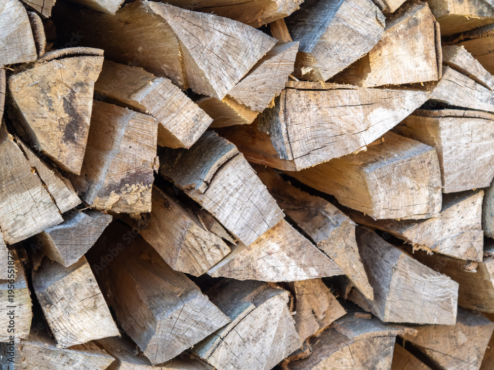 Fototapeta premium stos drewna porąbanego na opał tło tapeta