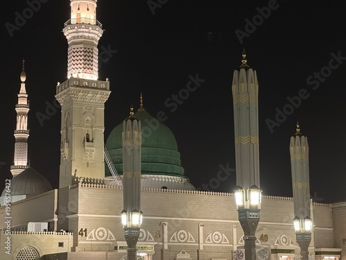 Masjid al-Nabawi (the Prophet’s Mosque) in Medina, Saudi Arabia, one of Islam’s holiest sites, featuring its iconic green dome, expansive courtyards, and elegant minarets, visited by millions 