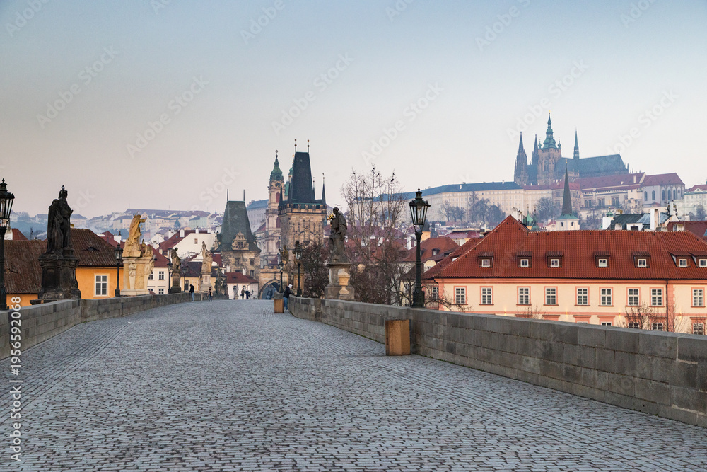 Obraz premium charles Bridge in Prague Czech Republic at sunrise with historic statues