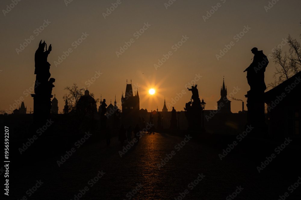 Obraz premium charles Bridge in Prague Czech Republic at sunrise with historic statues