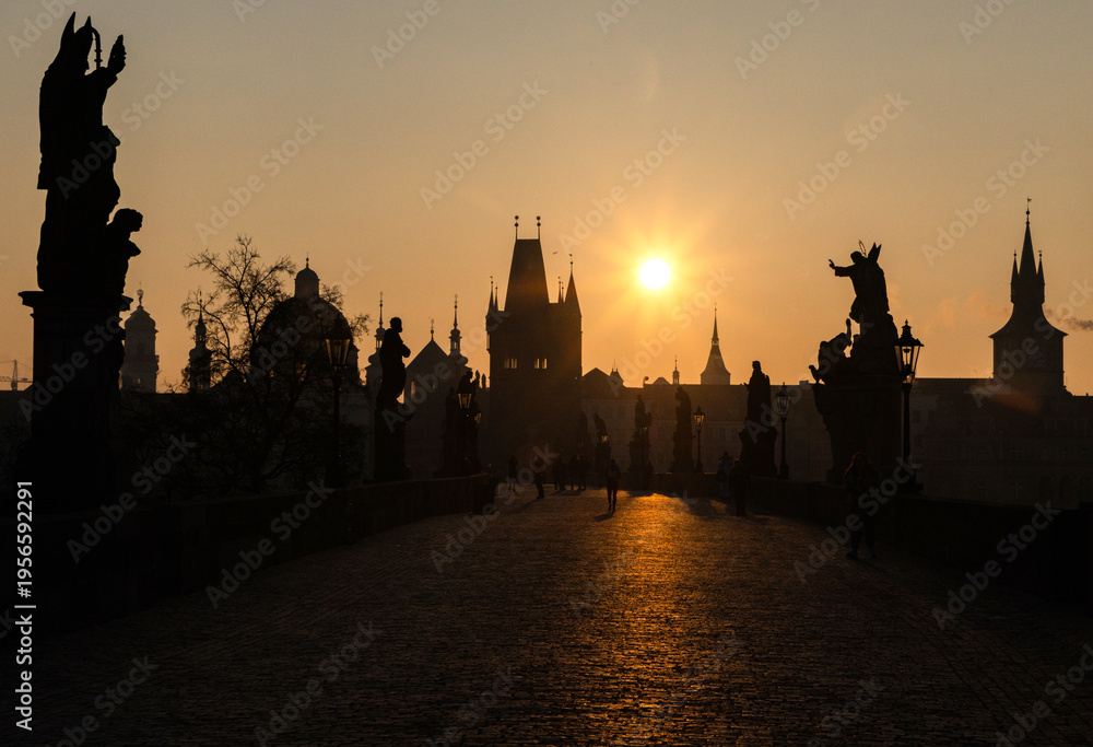 Obraz premium charles Bridge in Prague Czech Republic at sunrise with historic statues