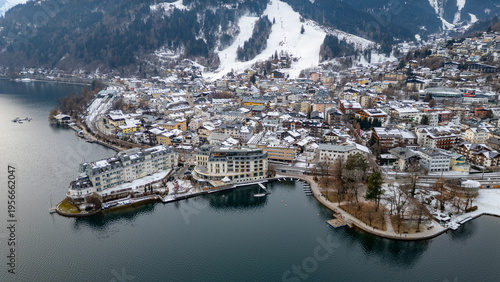 Schilderij op canvas Panorama view of Zell am See during winter, Austria