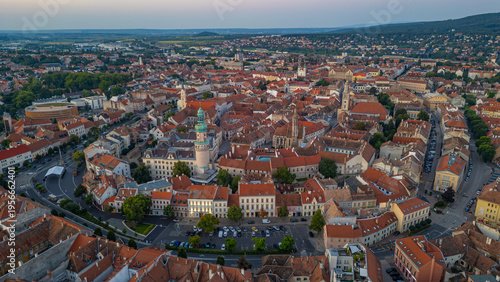 Foto Sunrise view of the old town of Sopron, Hungary