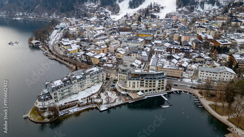 Quadro su tela Panorama view of Zell am See during winter, Austria