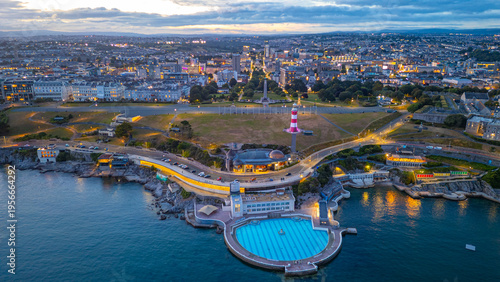 Obraz na plátně Sunset panorama view of the hoe promenade in plymouth, England
