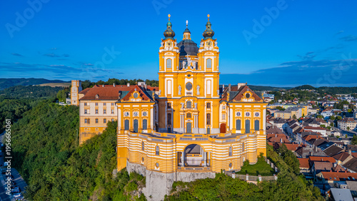 Foto Panorama view of Melk abbey in Austria