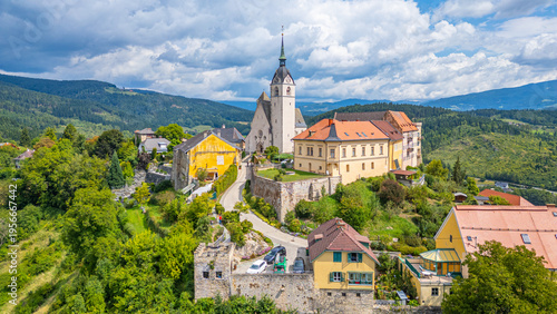 Tableau sur toile Parish church next to the Althofen castle in Austria