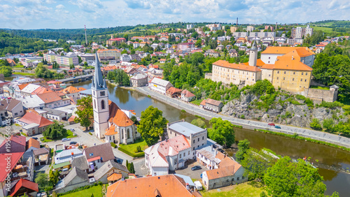 Foto Summer day at Ledec nad Sazavou palace and saint peter and paul