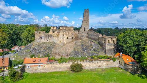 Obraz na plátne Summer day at ruins of Okor castle in Czech republic