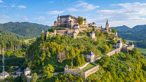Foto Panorama view of Hochosterwitz castle in Austria
