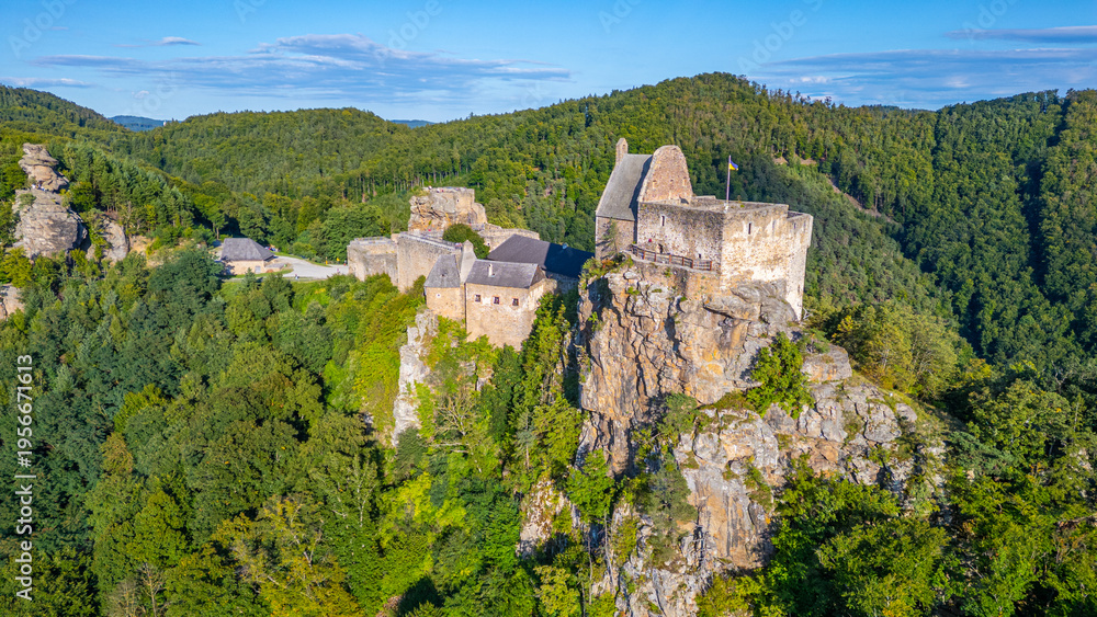 Obraz premium Summer day at Aggstein Castle in Austria