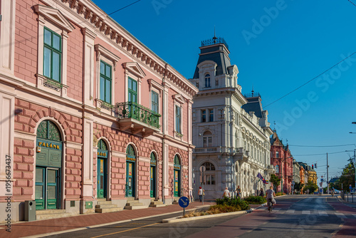 Quadro su tela Sunrise view of historical houses in Szeged, Hungary