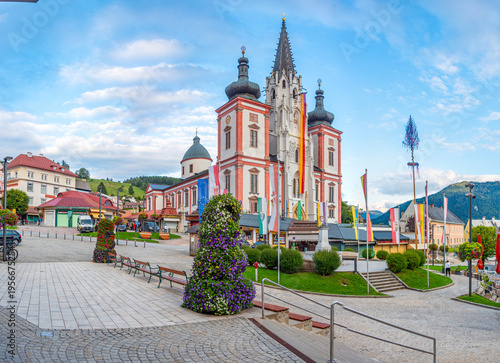 Cuadro en lienzo Mariazell basilica during a sunny day in Austria