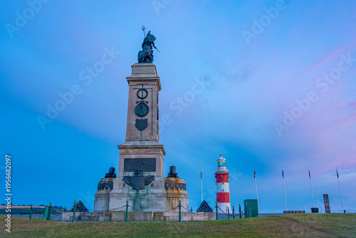Foto Sunset view of Plymouth Naval Memorial at Hoe park in Plymouth,