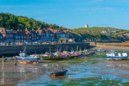 Quadro su tela Folkestone port during a summer low tide, England