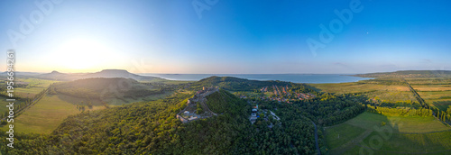Fotografie Sunrise view of Szigliget castle in Hungary