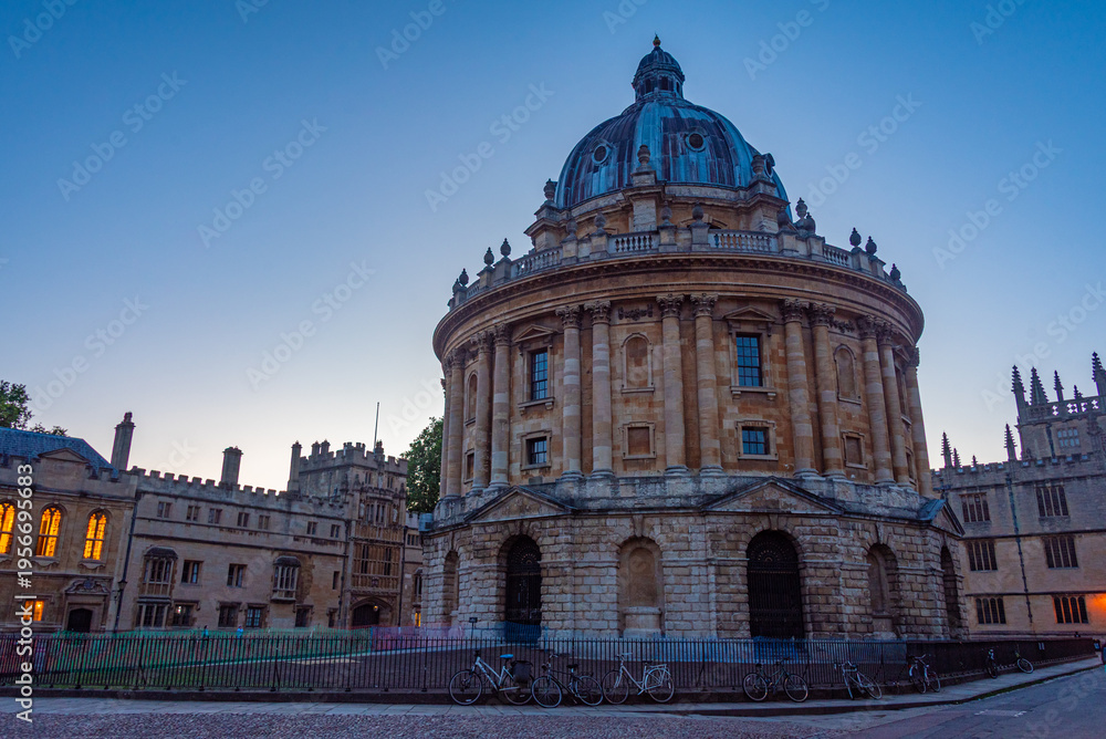 Obraz premium Sunset view of Radcliffe Camera in Oxford, England