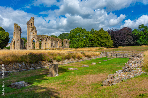 Photos Summer day at Glastonbury Abbey in England