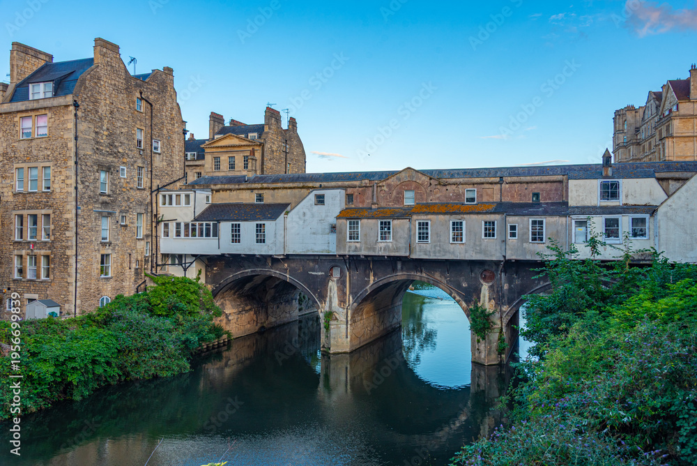 Obraz premium Sunset view of Pulteney bridge in Bath, England
