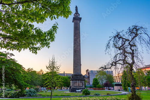 Fotografía Sunset of Meliville monument in Edinburgh, Scotland