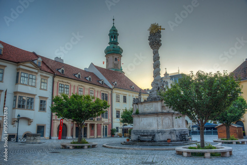 Foto Sunrise view of Fo ter in Sopron, Hungary
