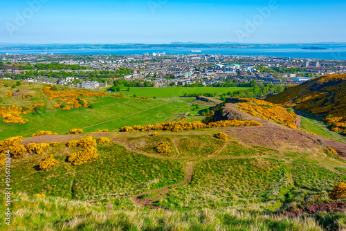 Canvastavla Holyrood park view of harbour district of Edinburgh, Scotland