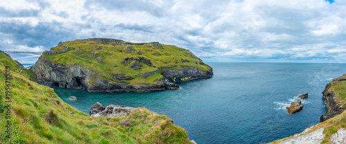 Foto Summer day at Tintagel castle in England