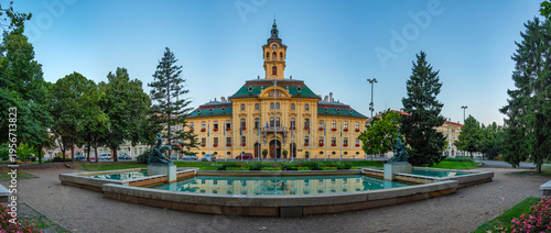 Billede på lærred Sunrise view of Town hall at Szechenyi ter square in Szeged, Hungary