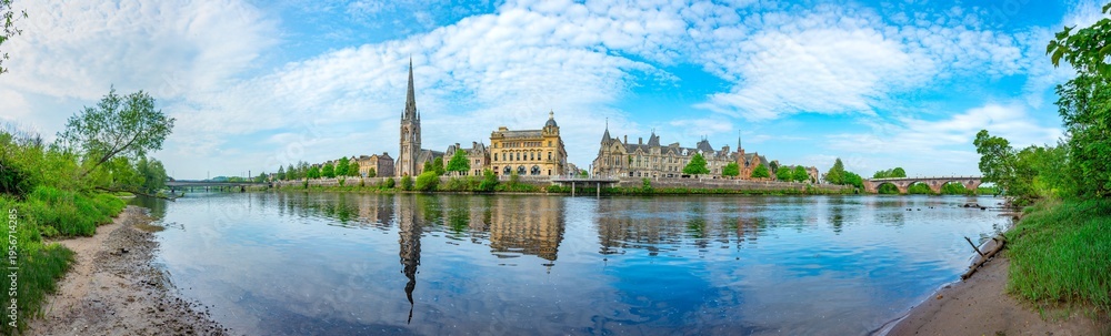 Obraz premium St. Matthew's Church of Scotland in Perth, Scotland