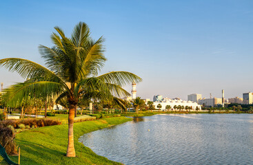 Plexiglas schilderij Reflectie Jaffali moskee bij zonsondergang Jeddah  © Leonid Andronov