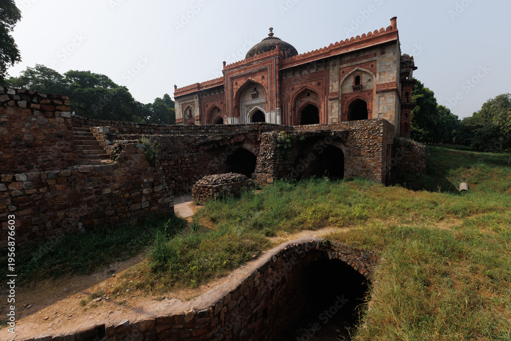 Fototapeta premium Quila-i-Kuhna Mosque of Purana Qila in delhi, india