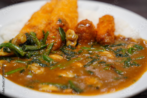 カレーショップのカレーライス