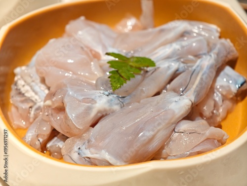 Obraz na plátně Close-up fresh raw bullfrog legs in a bowl
