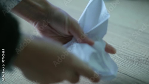 I crumpling the white paper