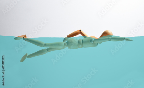 How to do Frontcrawl- Freestyle Swimming illustraded with Artists Mannequin single figure
