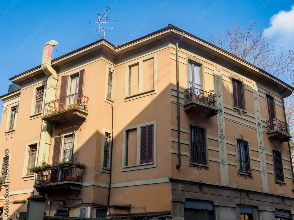 Obraz premium Old residential building along Piazza Firenze in Milan, Italy.