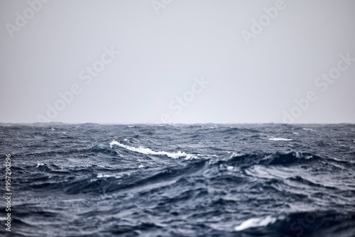 фотографія Unruhiges Meer mit Wellengang und Horizont