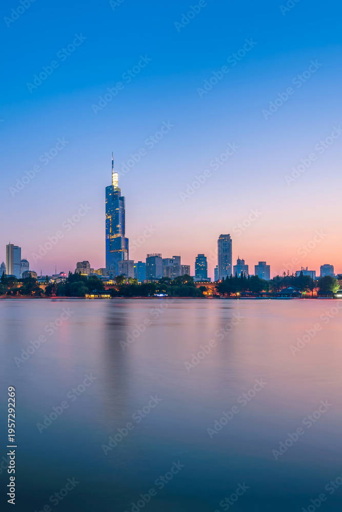 Obraz premium Night view of the skyline of Xuanwu Lake, Nanjing Province, China