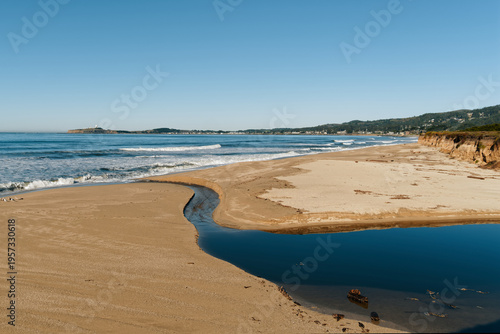 Εκτύπωση καμβά Beautiful Coast With Streams And Cliffs