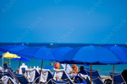 Photos Blue beach umbrellas with ocean and sky background